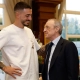 Joselu visitó al equipo en el hotel