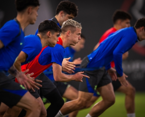 Dos grupos entrenando para la final de la Supercopa